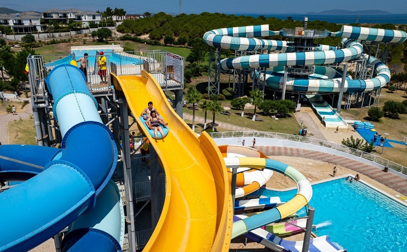 Oasis Aquapark Çeşme kapılarını gençlere açtı