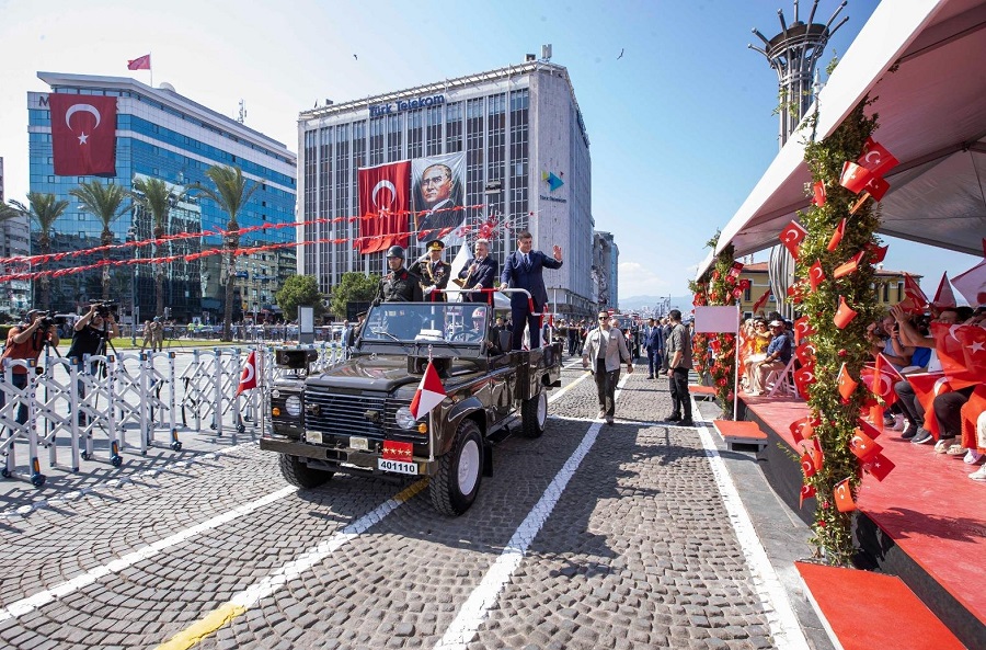 	 İzmir'de 30 Ağustos Zafer Bayramı Törenlerle kutlandı