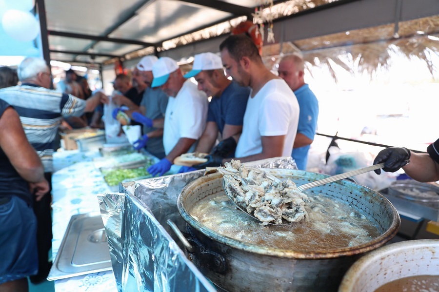 Aliağa’da Balık Sezonu Balık Ekmek Şenliği İle Kutlandı