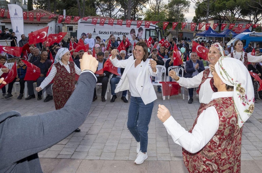 29 Ekim şenlikleri Foça Bağarası’nda devam etti