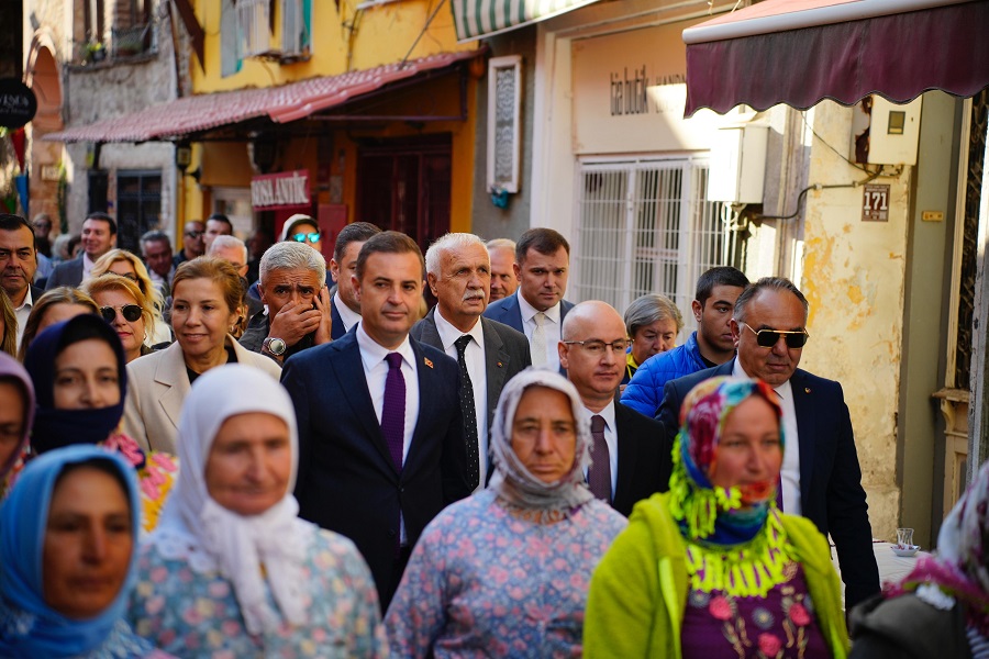 Ayvalık Uluslararası Zeytin, Hasat ve Turizm Festivali başladı