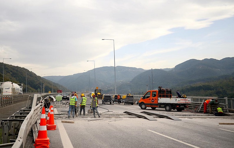 Karayolları Genel Müdürlüğü’nün yol çalışmaları nedeniyle İzmir'de aksamalar arttı