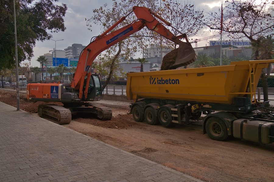 İzmir Büyükşehir Belediyesi’nde hedef 2025 yılında 1 milyon ton asfalt