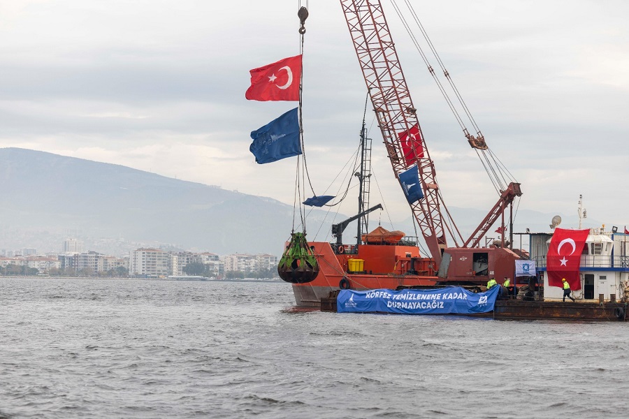 85 bin ton çamur çıkarıldı İzmir Körfezi için umutları yeşertti